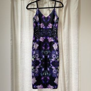 Gingerfizz fitted midi dress - Size Small